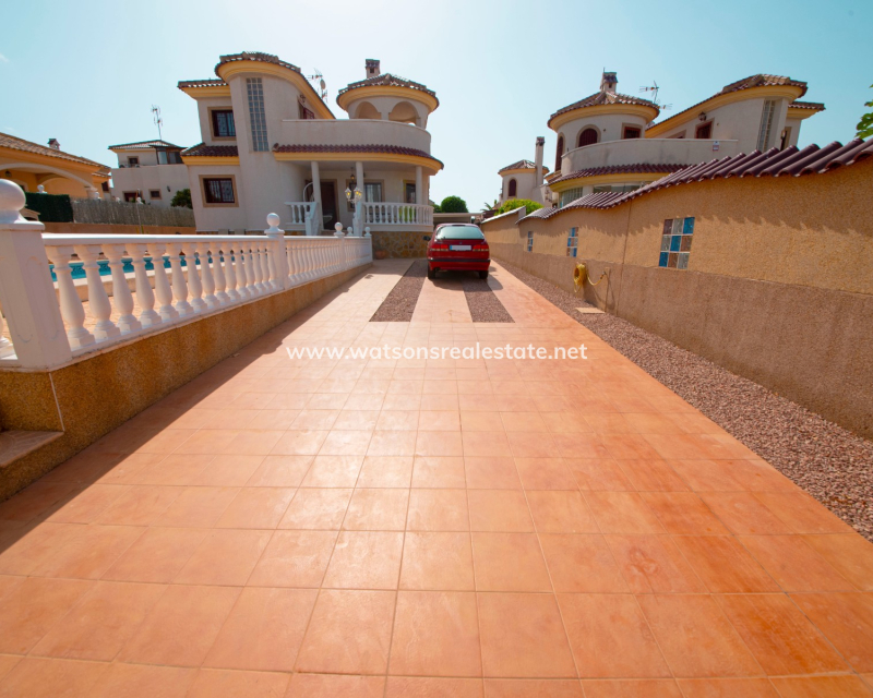 Resale - Freistendhe Villa - Urb. La Marina