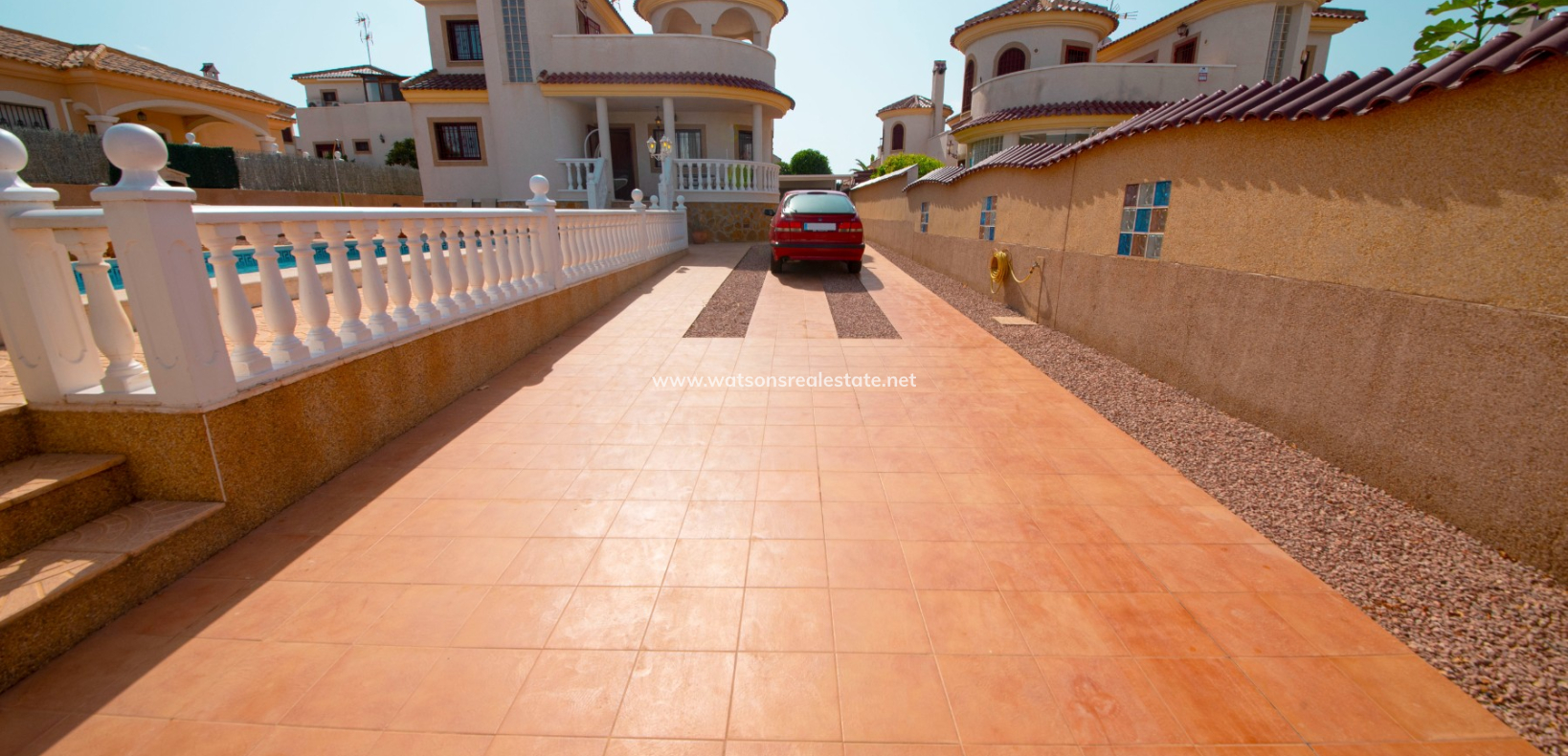 Resale - Freistendhe Villa - Urb. La Marina