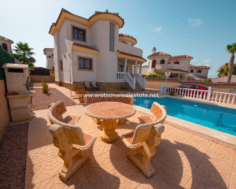 Resale - Freistendhe Villa - Urb. La Marina