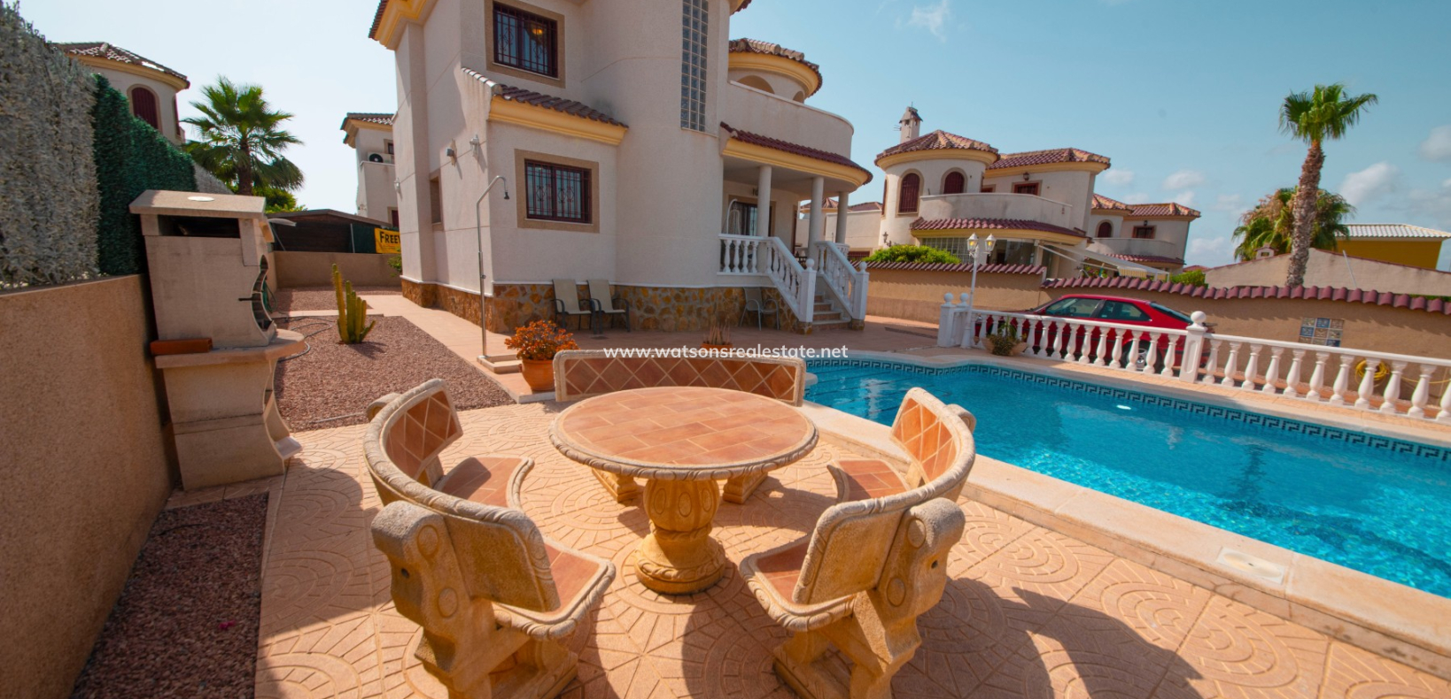 Resale - Freistendhe Villa - Urb. La Marina