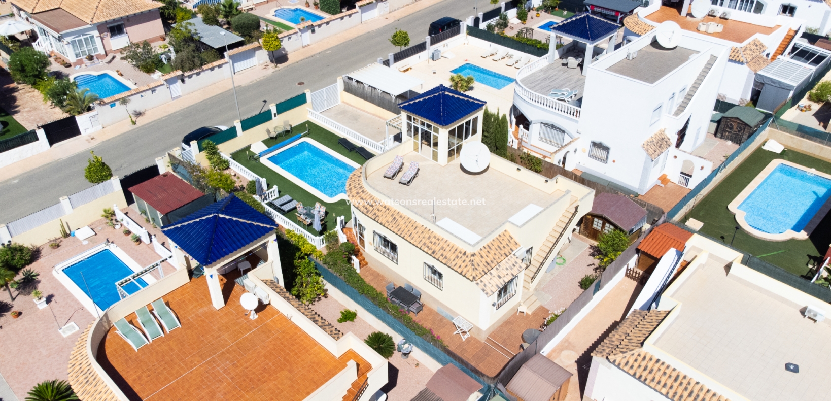 Resale - Freistendhe Villa - Urb. La Marina