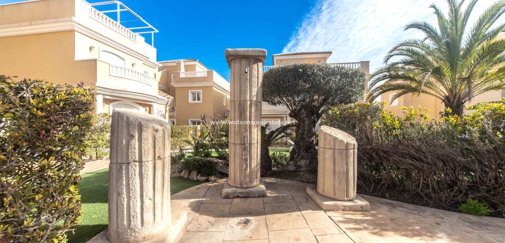 Resale - Freistendhe Villa - Urb. La Marina