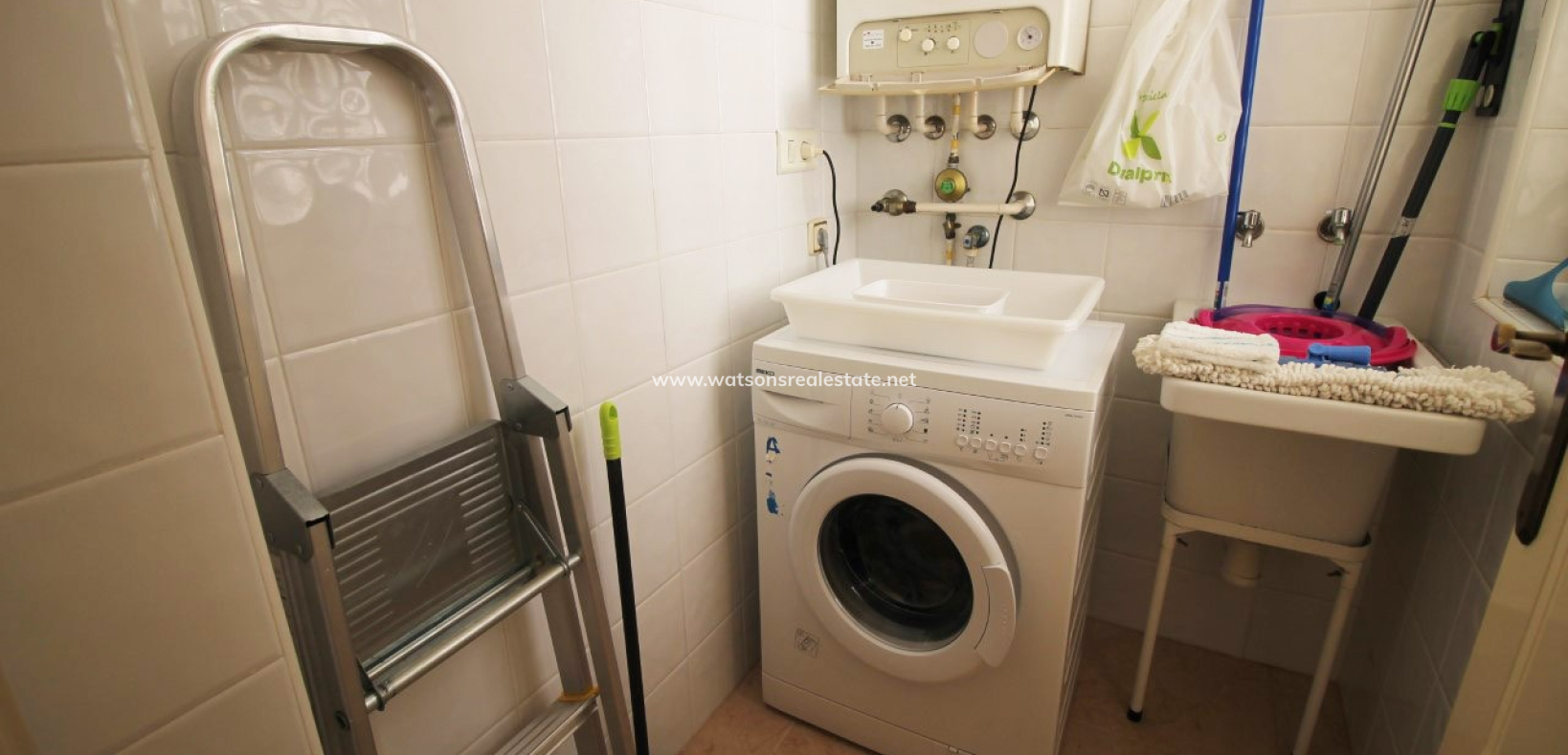 Resale - Freistendhe Villa - Urb. La Marina