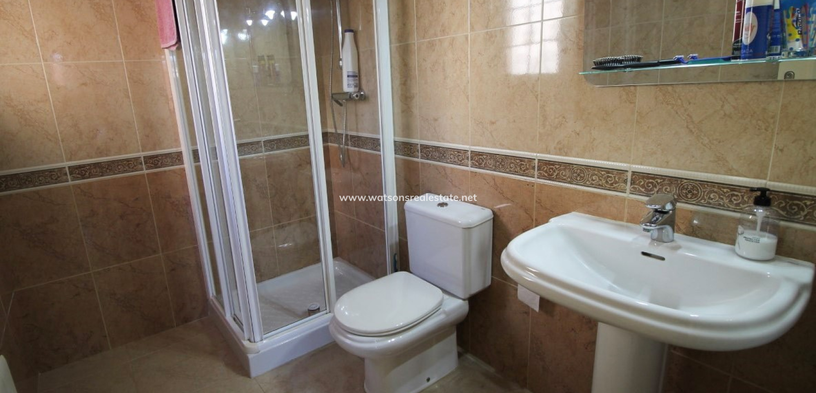 Resale - Freistendhe Villa - Urb. La Marina
