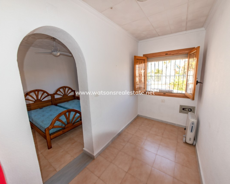 Resale - Freistendhe Villa - Urb. La Marina