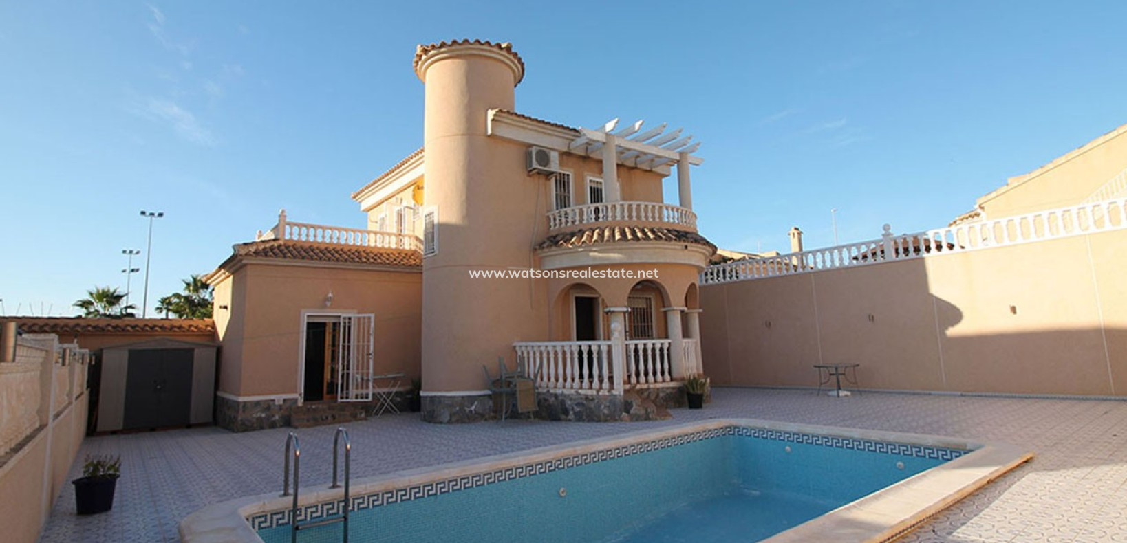 Resale - Freistendhe Villa - Urb. La Marina