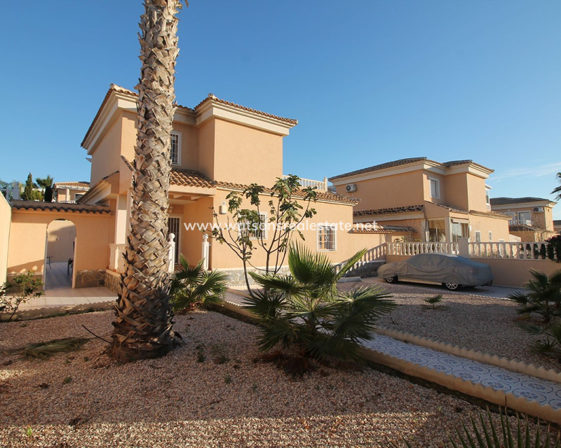 Resale - Freistendhe Villa - Urb. La Marina