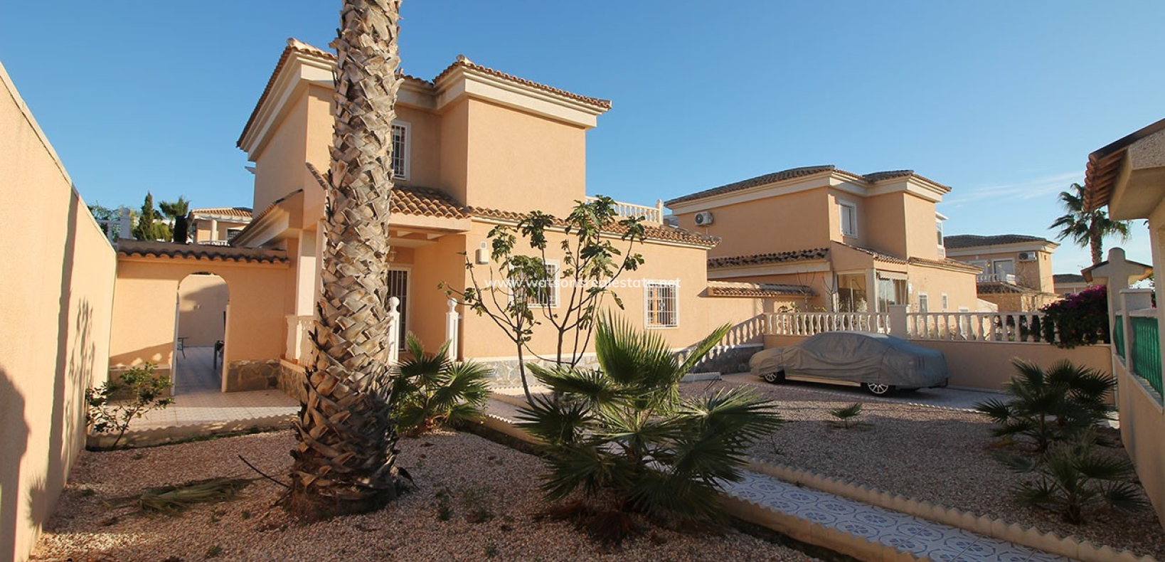 Resale - Freistendhe Villa - Urb. La Marina
