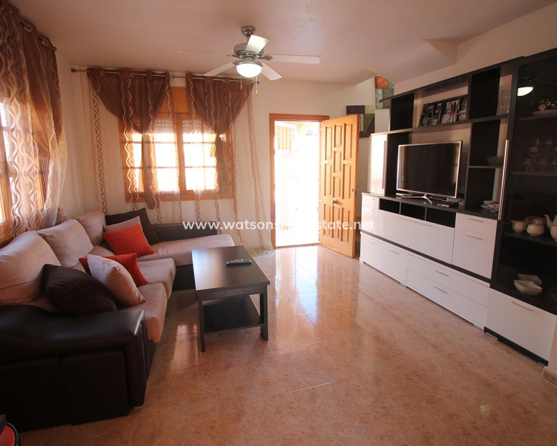 Resale - Freistendhe Villa - Urb. La Marina