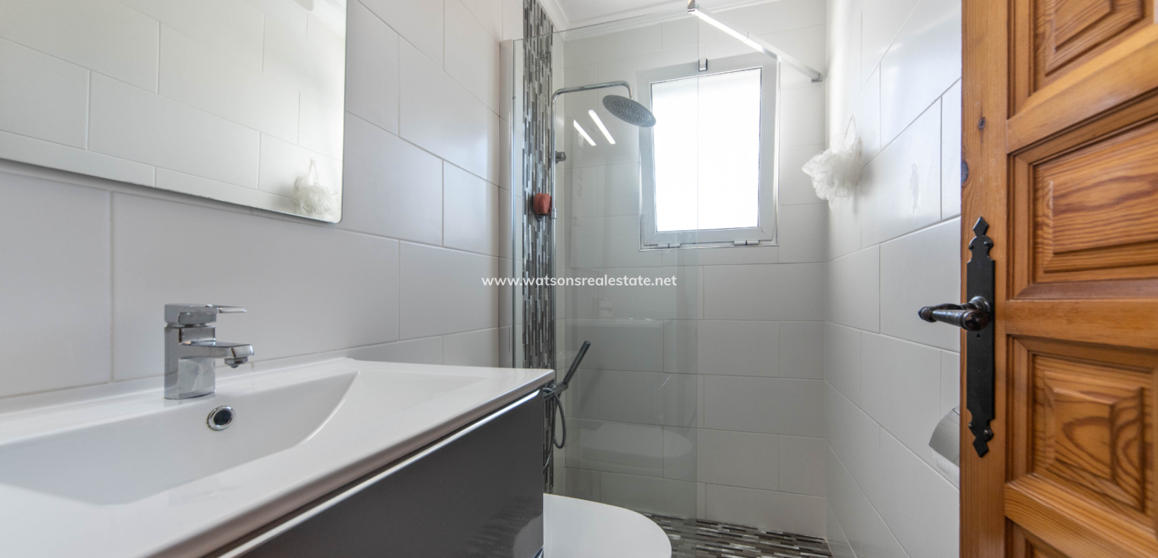 Resale - Freistendhe Villa - Urb. La Marina