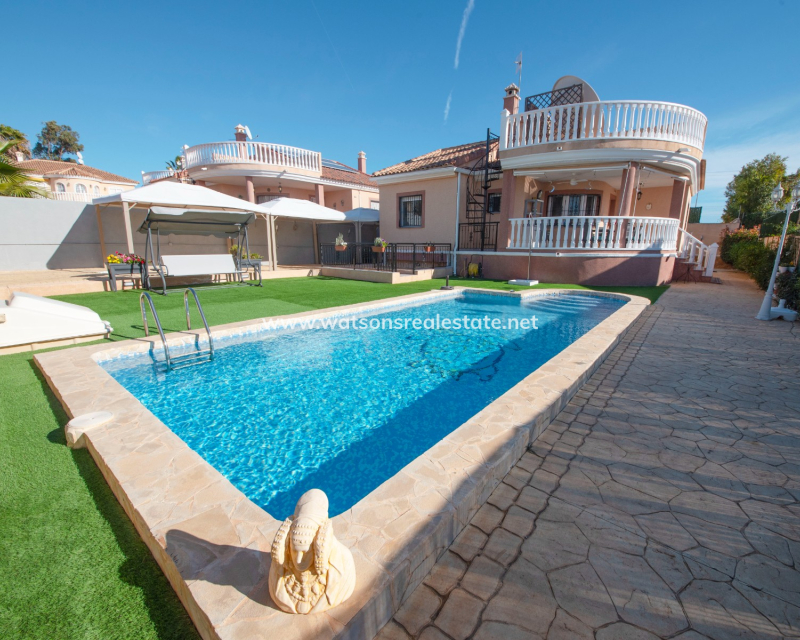 Resale - Freistendhe Villa - Urb. La Marina