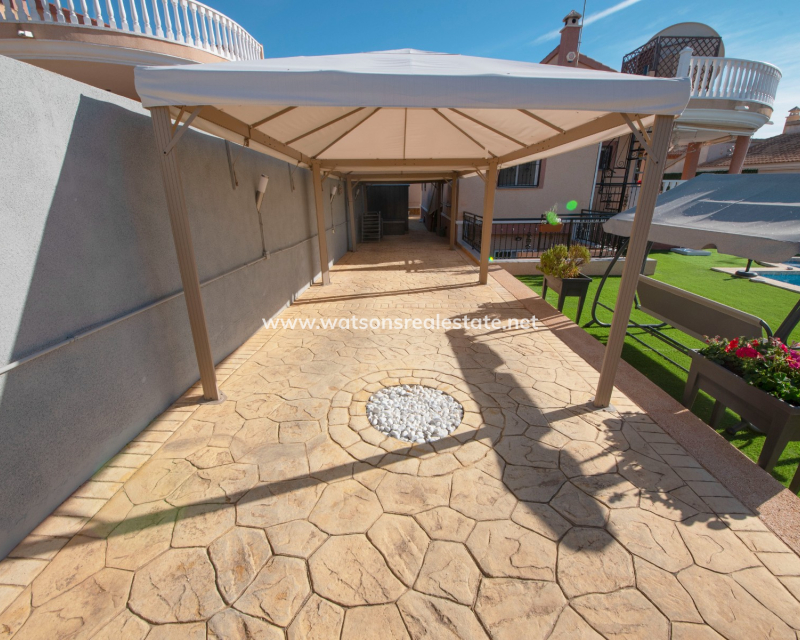 Resale - Freistendhe Villa - Urb. La Marina