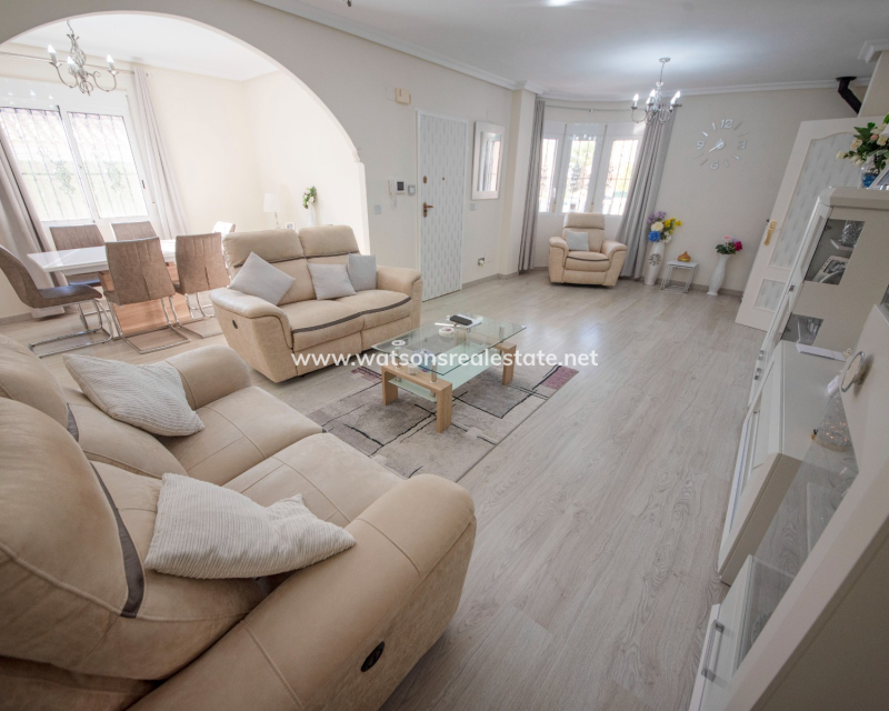 Resale - Freistendhe Villa - Urb. La Marina