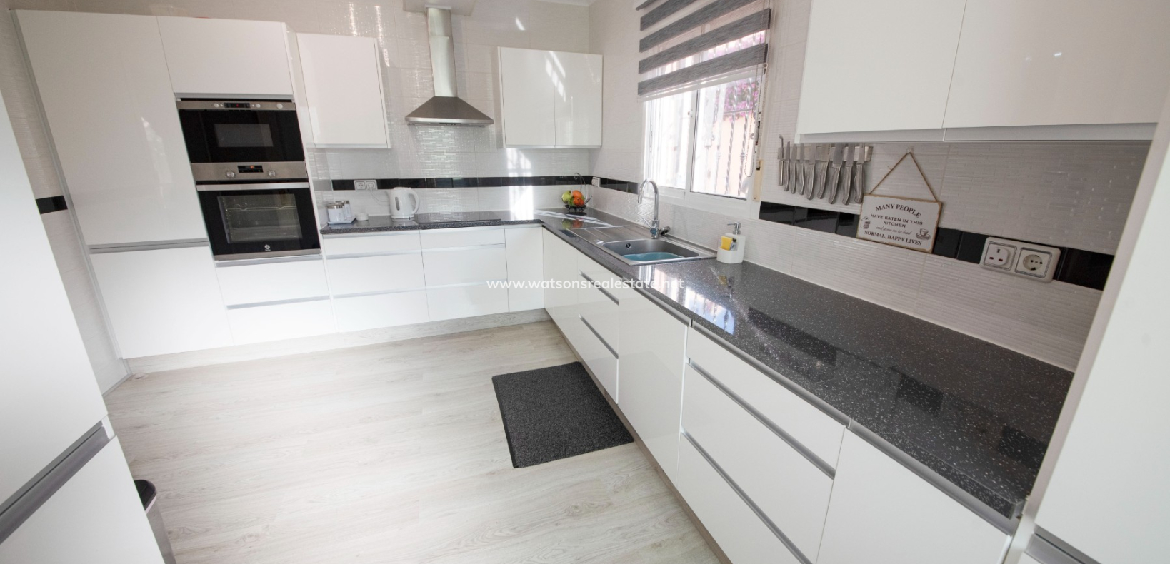 Resale - Freistendhe Villa - Urb. La Marina