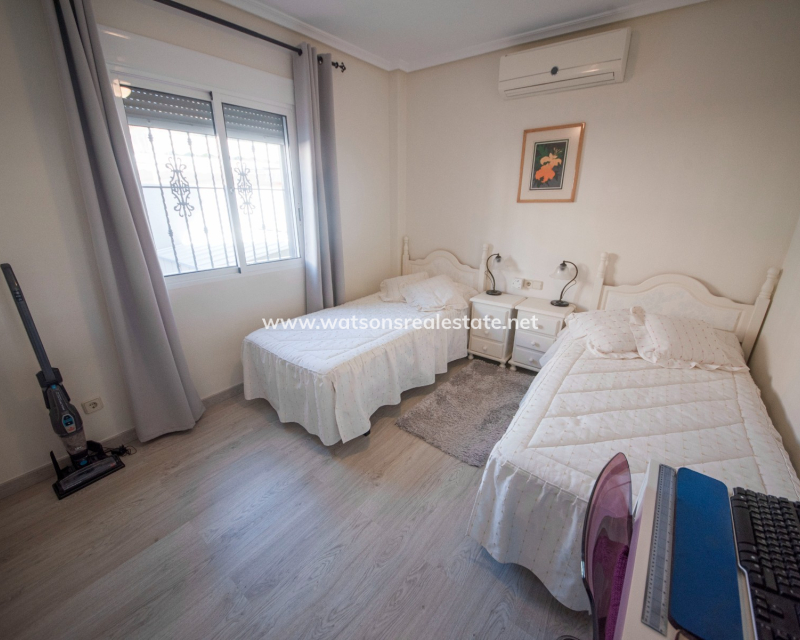 Resale - Freistendhe Villa - Urb. La Marina