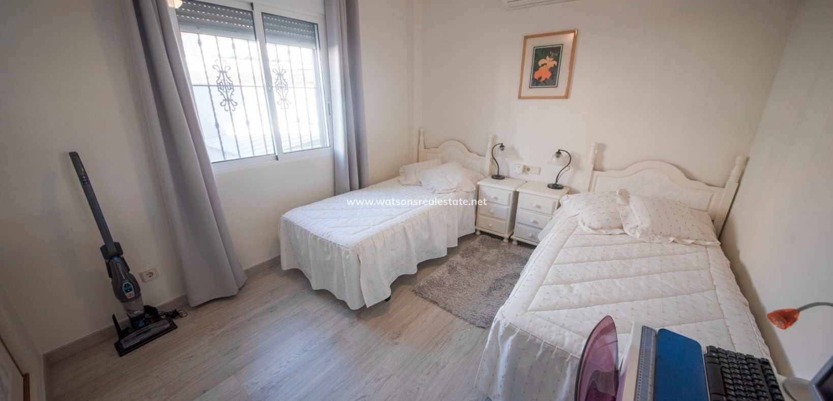 Resale - Freistendhe Villa - Urb. La Marina