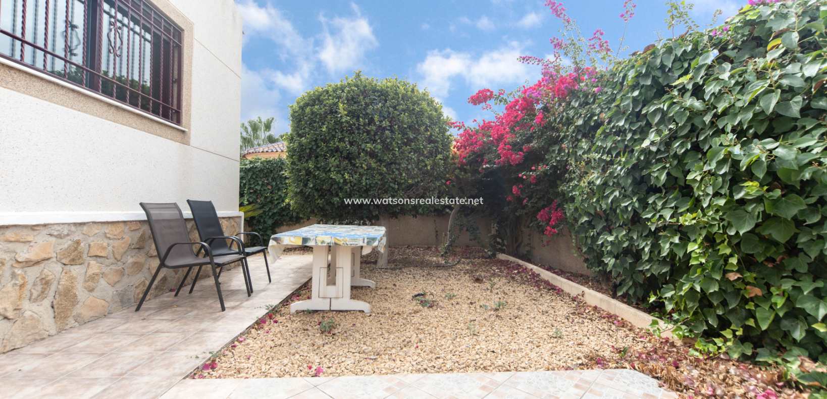 Resale - Freistendhe Villa - Urb. La Marina