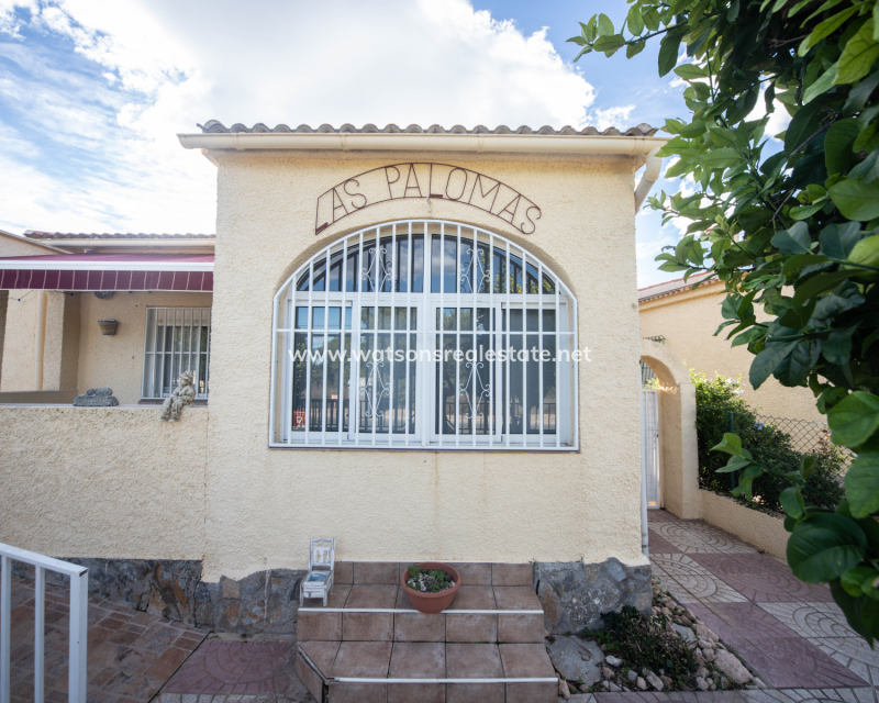 Resale - Freistendhe Villa - Urb. La Marina
