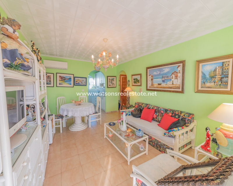 Resale - Freistendhe Villa - Urb. La Marina