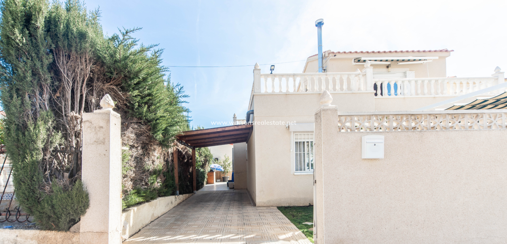 Resale - Freistendhe Villa - Urb. La Marina