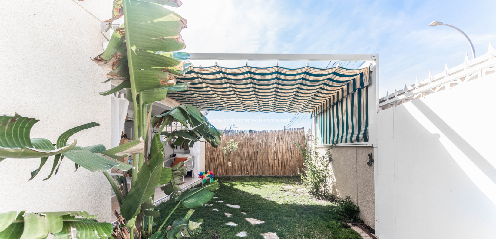 Resale - Freistendhe Villa - Urb. La Marina