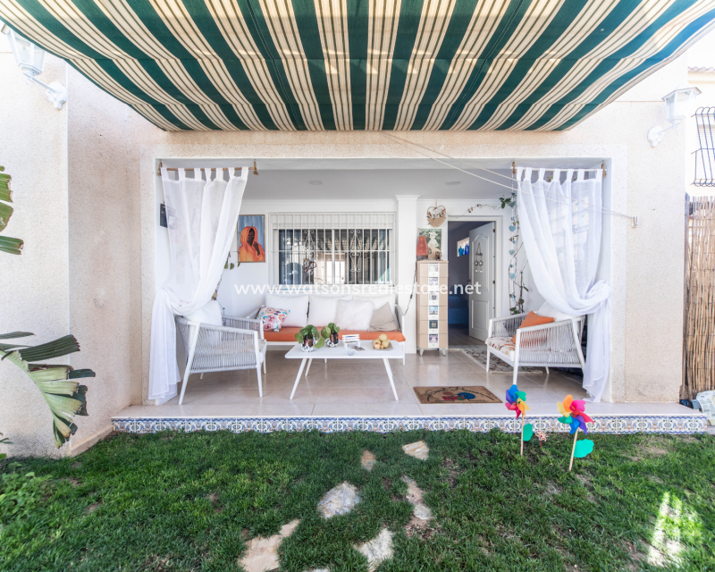 Resale - Freistendhe Villa - Urb. La Marina