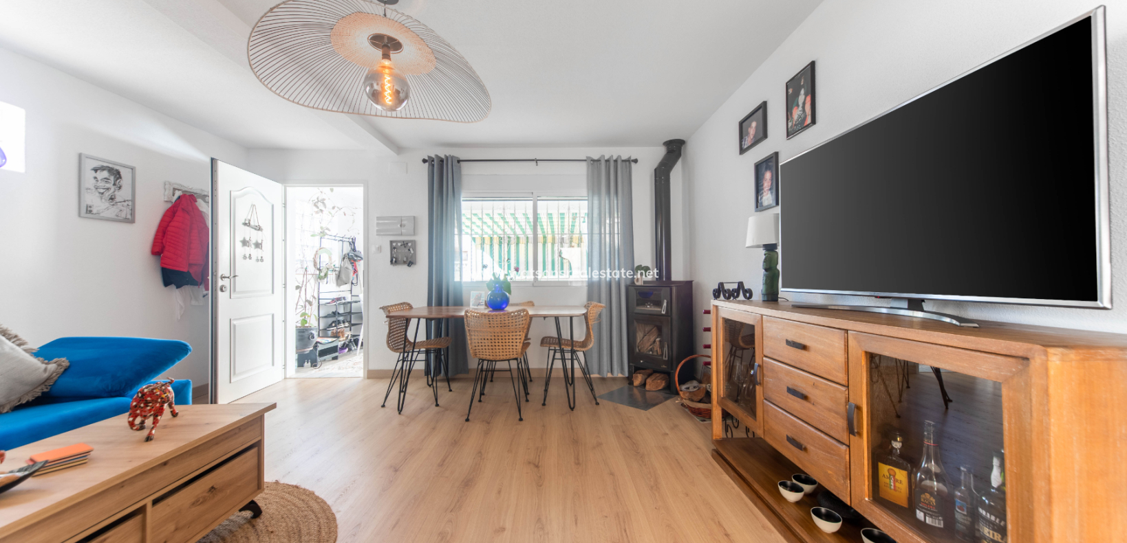 Resale - Freistendhe Villa - Urb. La Marina