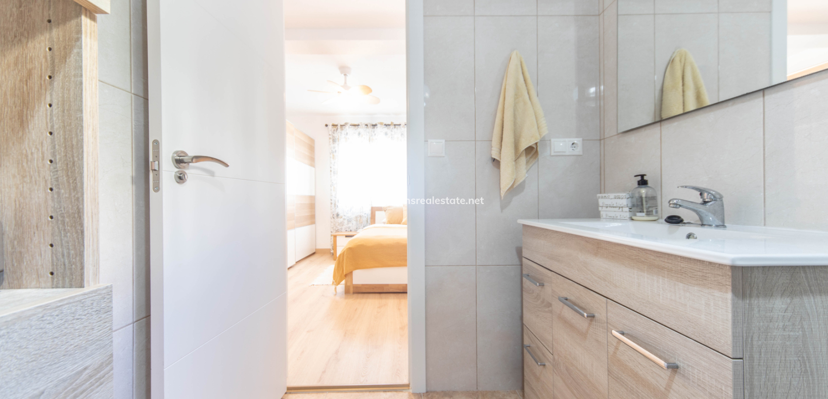 Resale - Freistendhe Villa - Urb. La Marina