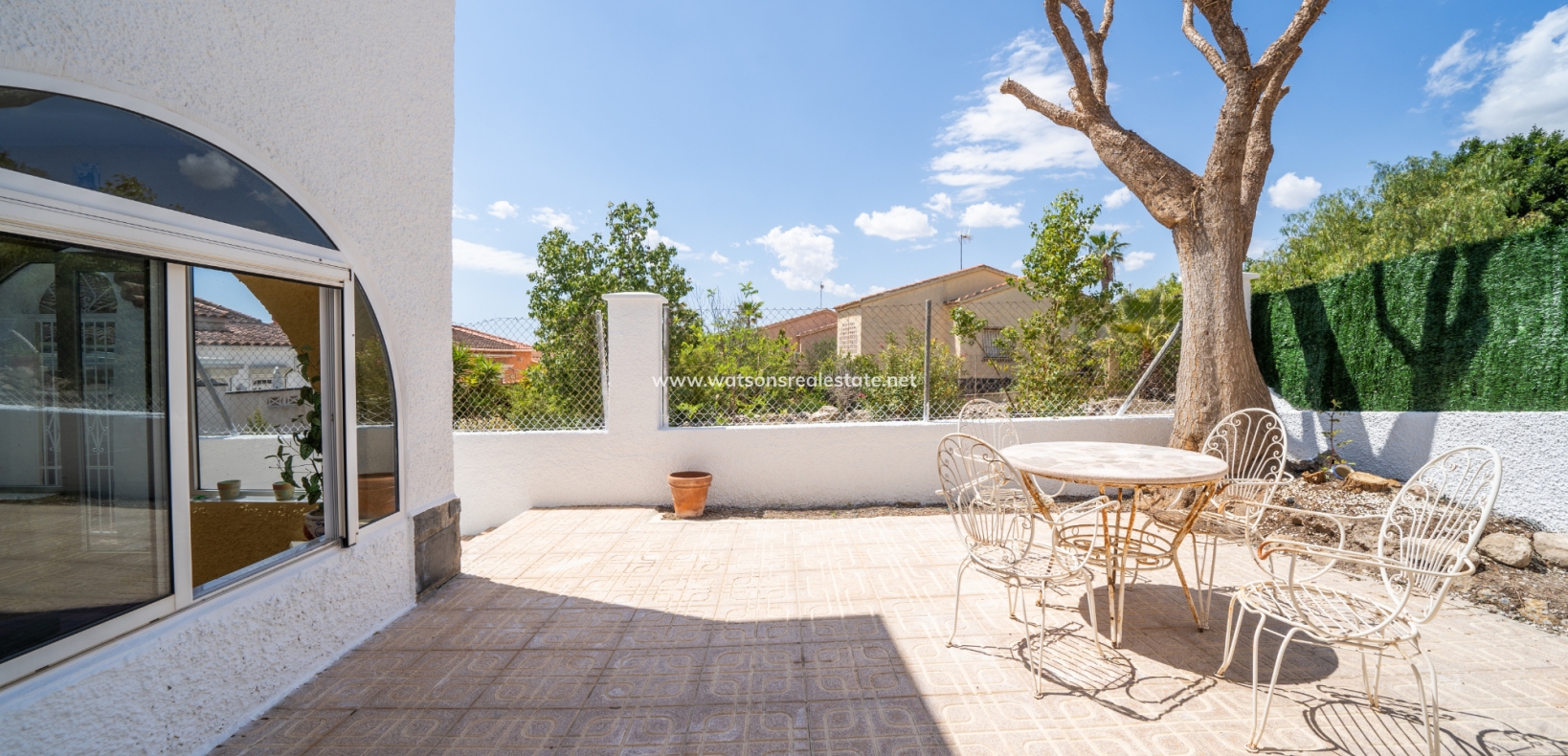 Resale - Freistendhe Villa - Urb. La Marina