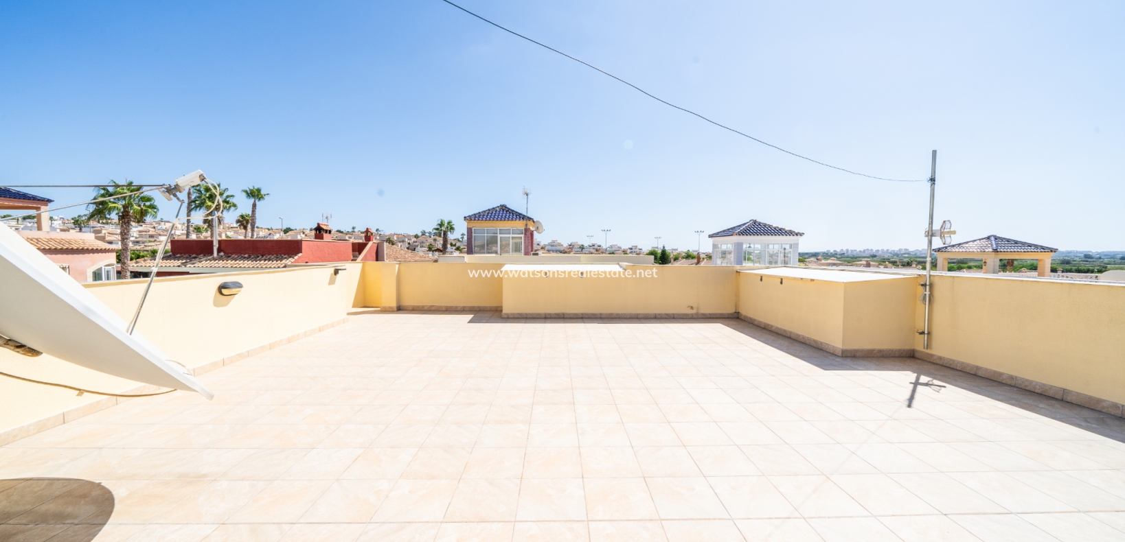 Resale - Freistendhe Villa - Urb. La Marina