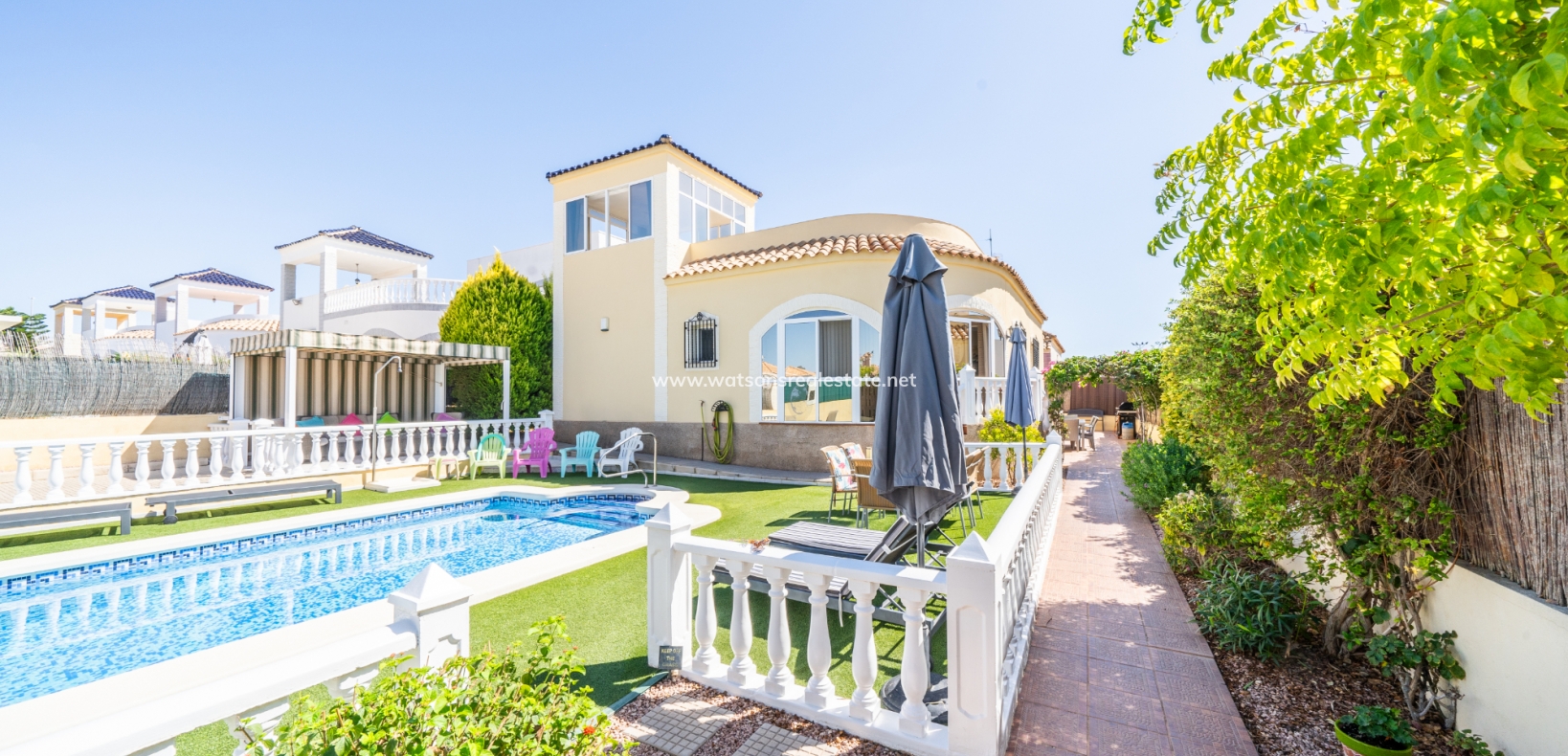 Resale - Freistendhe Villa - Urb. La Marina