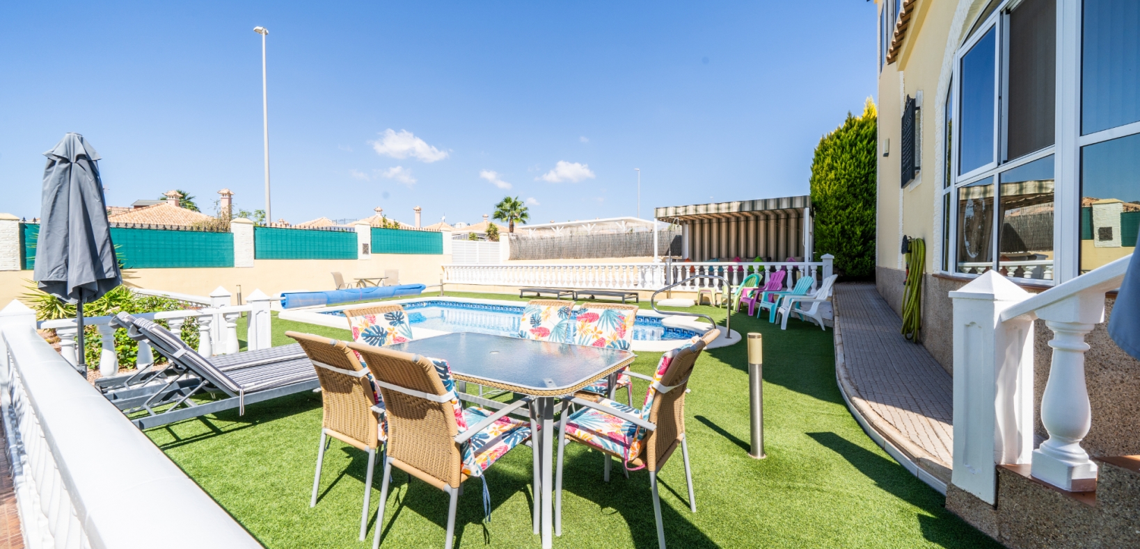 Resale - Freistendhe Villa - Urb. La Marina