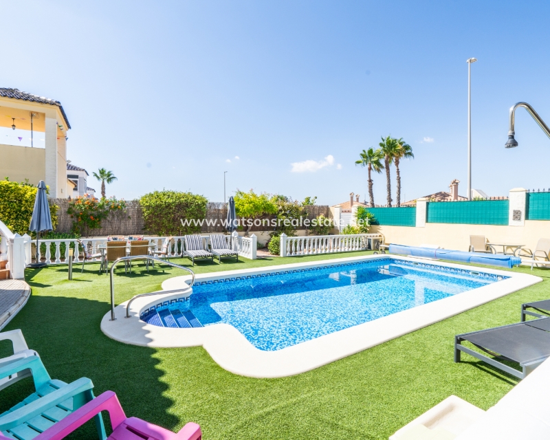 Resale - Freistendhe Villa - Urb. La Marina