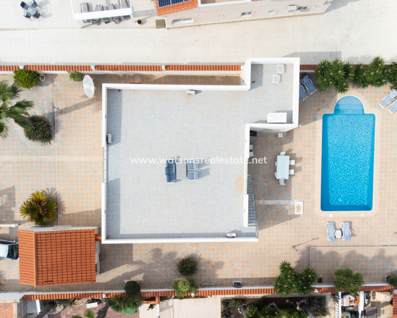 Resale - Freistendhe Villa - Urb. La Marina