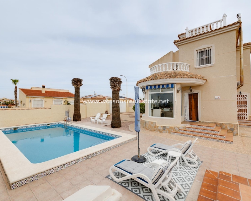 Resale - Freistendhe Villa - Urb. La Marina