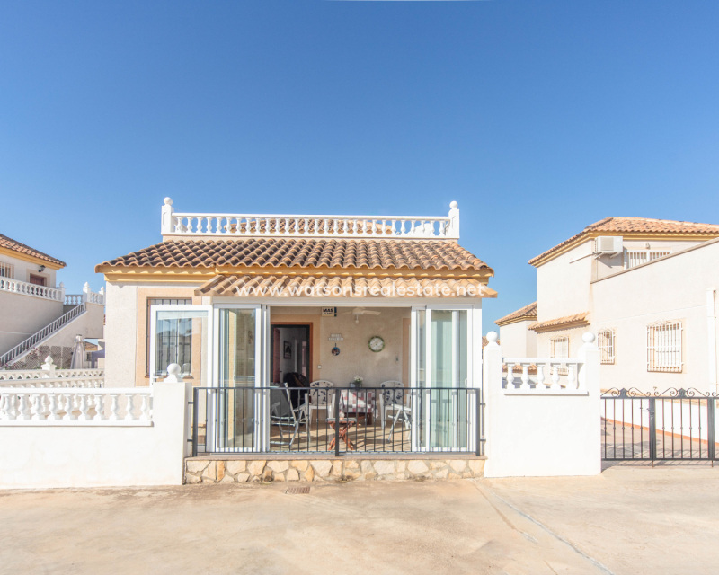 Resale - Freistendhe Villa - Urb. La Marina
