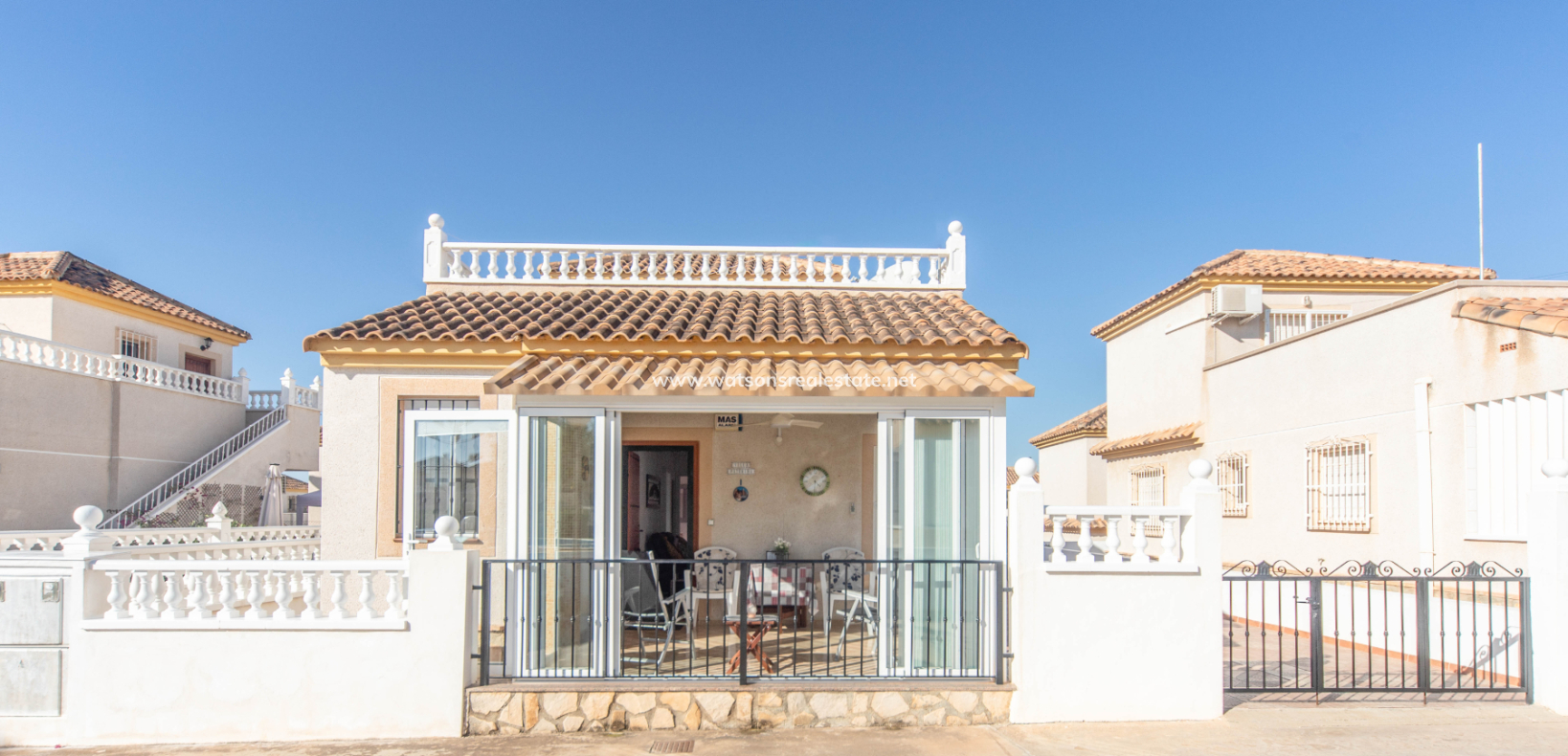 Resale - Freistendhe Villa - Urb. La Marina