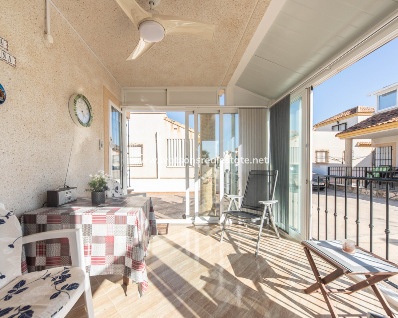 Resale - Freistendhe Villa - Urb. La Marina