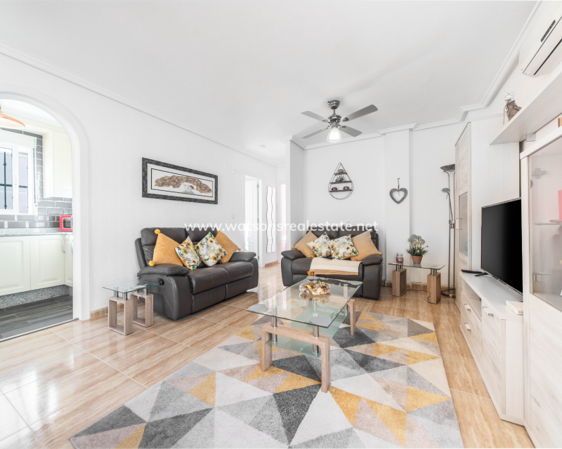 Resale - Freistendhe Villa - Urb. La Marina