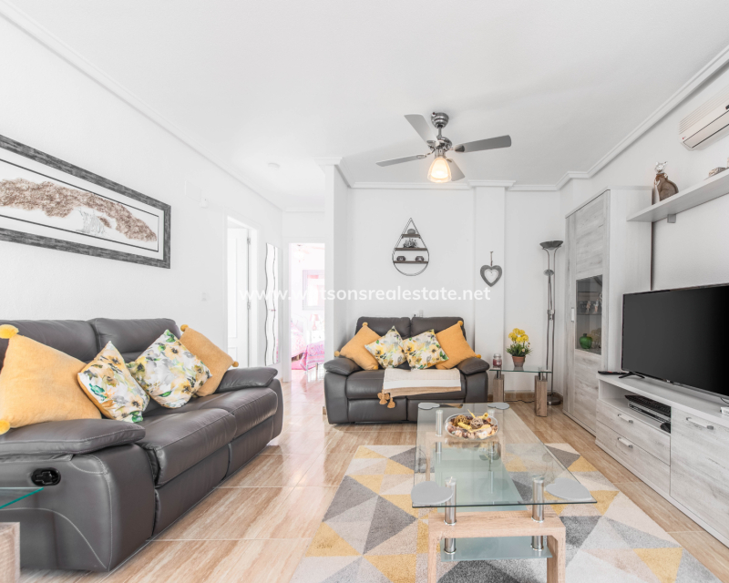 Resale - Freistendhe Villa - Urb. La Marina