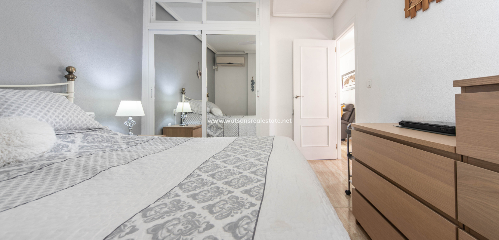 Resale - Freistendhe Villa - Urb. La Marina