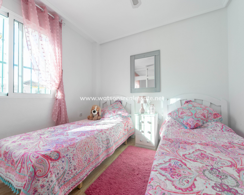 Resale - Freistendhe Villa - Urb. La Marina