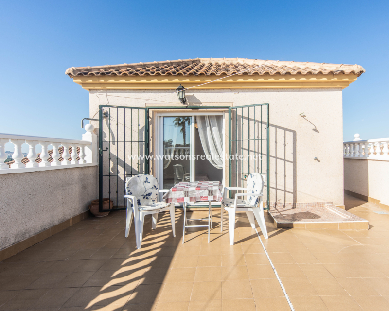 Resale - Freistendhe Villa - Urb. La Marina