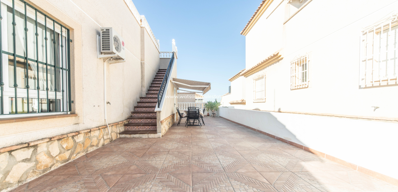 Resale - Freistendhe Villa - Urb. La Marina