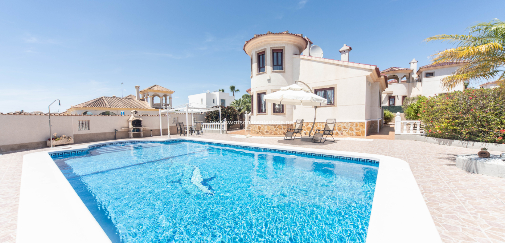 Resale - Freistendhe Villa - Urb. La Marina