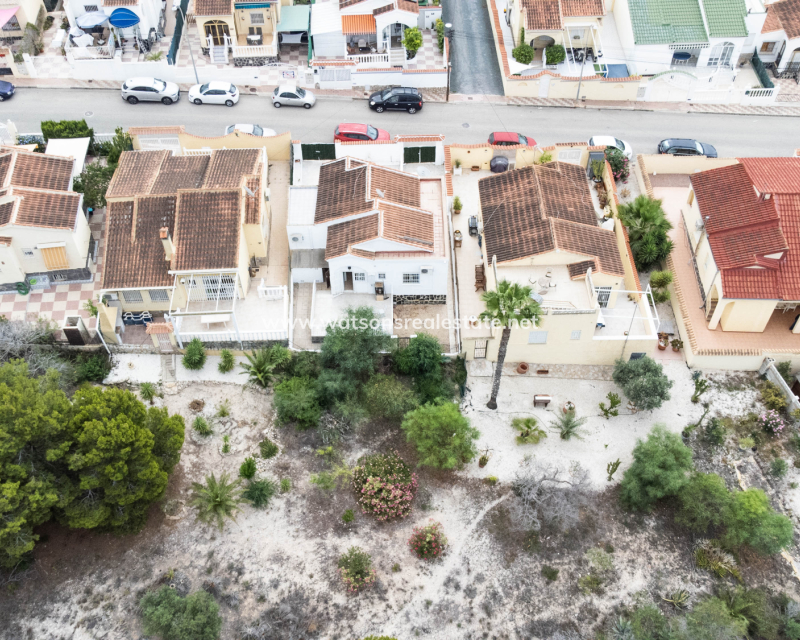 Resale - Freistendhe Villa - Urb. La Marina