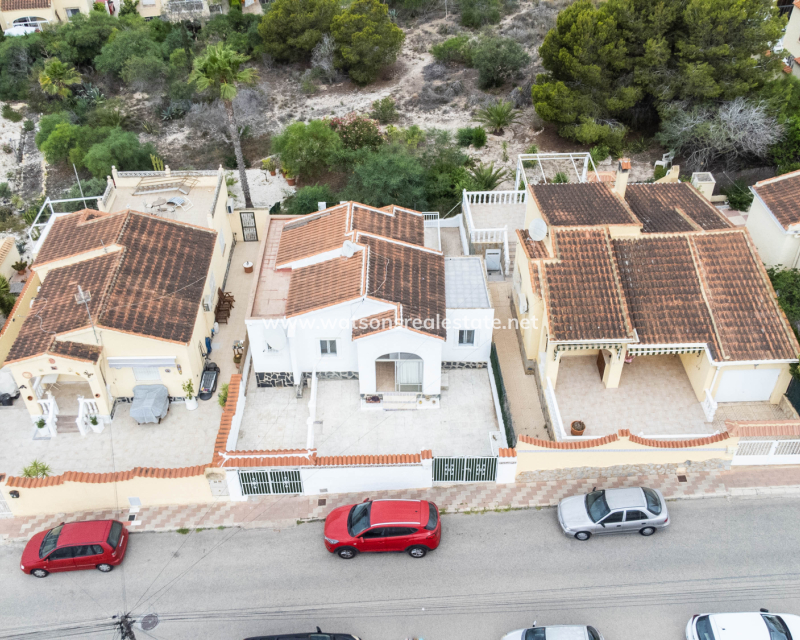 Resale - Freistendhe Villa - Urb. La Marina