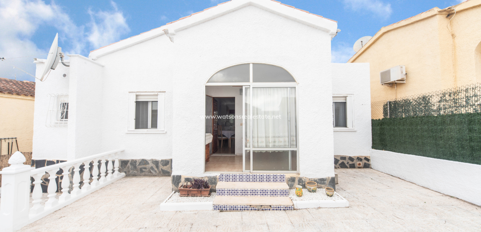 Resale - Freistendhe Villa - Urb. La Marina