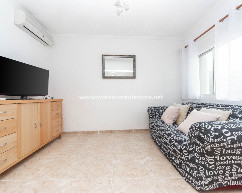 Resale - Freistendhe Villa - Urb. La Marina