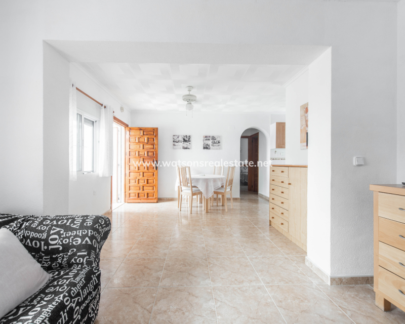 Resale - Freistendhe Villa - Urb. La Marina